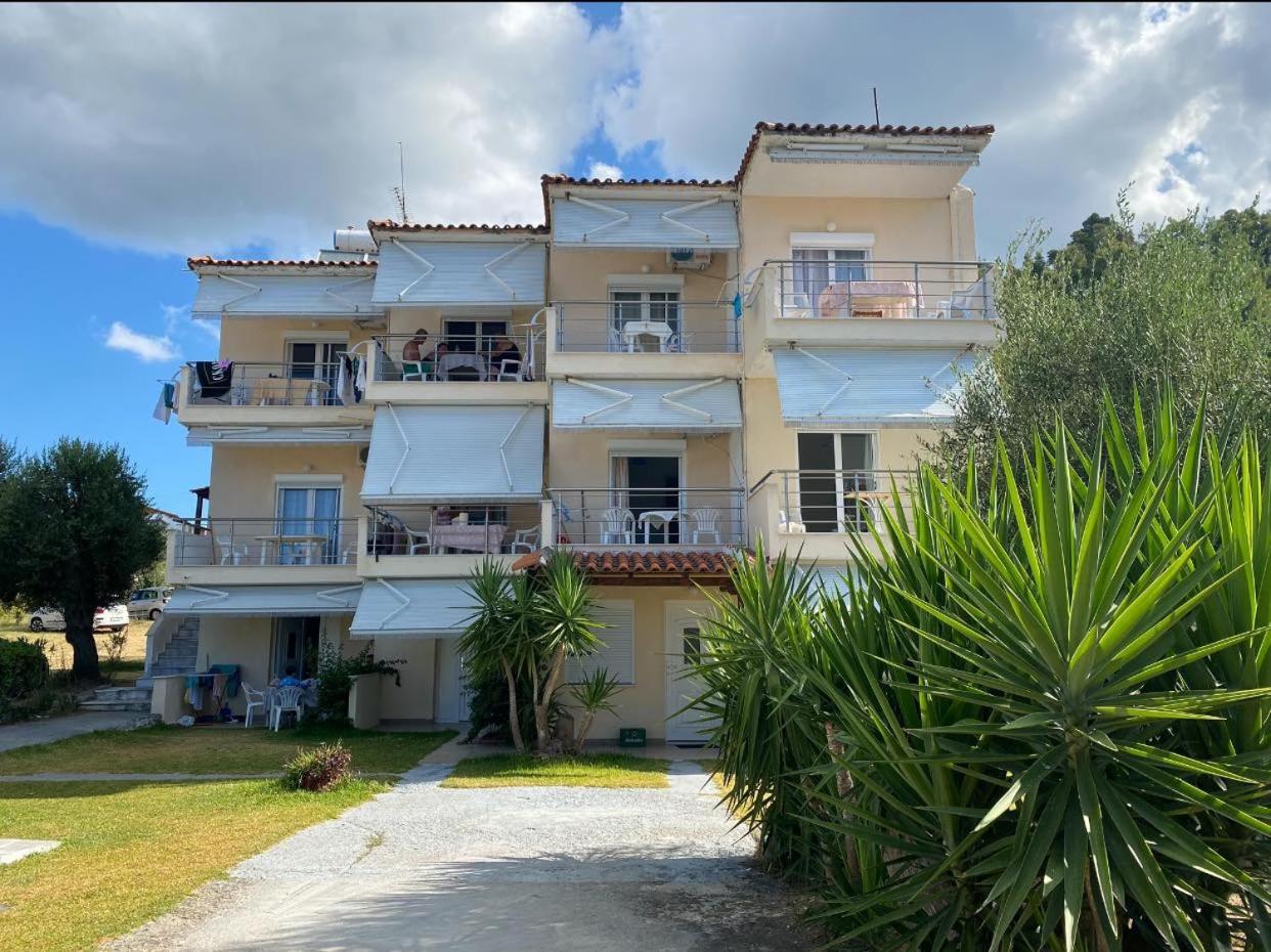Aparthotel Lemonis House Nea Skioni Exterior foto